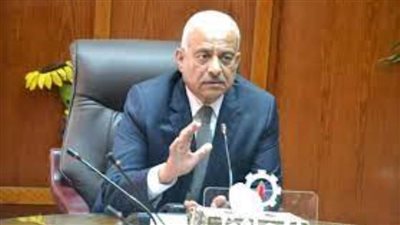 محافظ السويس يعتمد التعريفة الجديدة للمواصلات والتاكسي ويشدد على تكثيف الحملات على المواقف