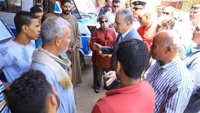 محافظ سوهاج يتفقد مواقف سيارات الأجرة لمتابعة الالتزام بتعريفة الركوب