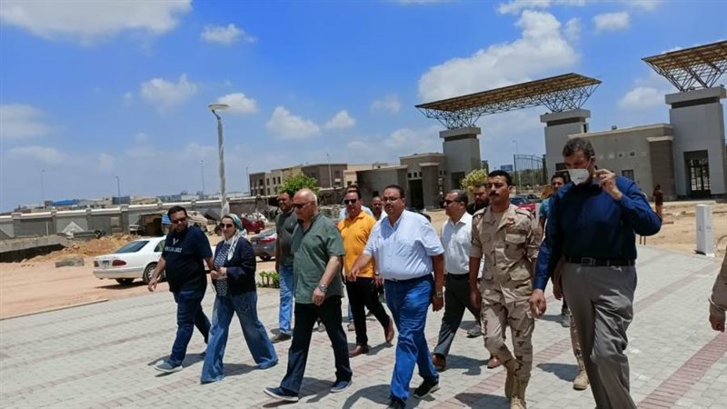 رئيس الجامعة يتفقد