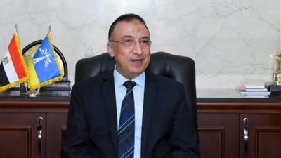محافظ الإسكندرية يوجه بتكثيف حملات الرقابة على المواقف ومحطات الوقود