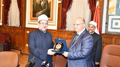 درع محافظة القاهرة لوزير الأوقاف