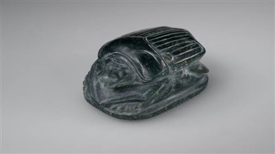 كشف عن مقبرة قائد الجنود الأجانب في أبو صير