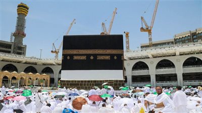 ضيوف الرحمن يؤدون صلاة الجمعة الأولى في المسجد النبوي 