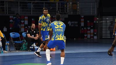 لاعب المنتخب الجابوني: خسارة غينيا صعبت علينا مباراة اليوم وتألق حارس الجزائر وراء إضاعة الفرص 