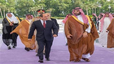 ولي العهد السعودي يستقبل الرئيس السيسي بمطار جدة