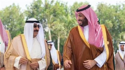 ولي العهد السعودي يستقبل ولي عهد الكويت في مطار جدة
