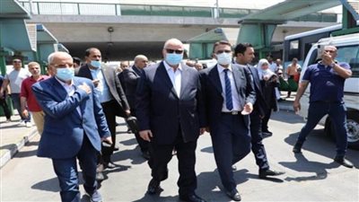 شعراوي وعبدالعال يتفقدان موقفي الألف مسكن وعبدالمنعم رياض للتأكد من الالتزام بالتعريفة الجديدة