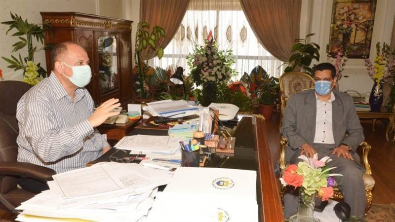 محافظ أسيوط يستعرض