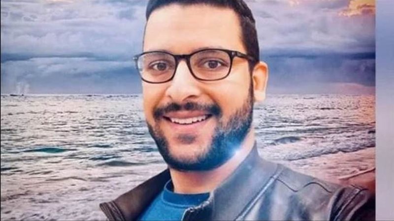 الصيدلي أحمد حاتم