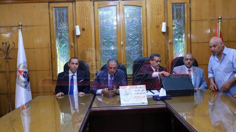 لجنة تلقي الطلبات