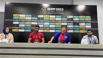 مدرب الرأس الاخضر: 