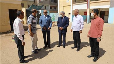 خلال تفقدة لجان الامتحانات بأبوقرقاص.. محافظ المنيا يشدد عدم اصطحاب الطلاب للهواتف المحمولة