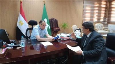 محافظ الشرقية يتسلم الكتاب الإحصائي السنوي لعام 2021