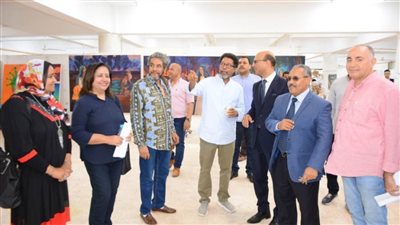 نائب رئيس جامعة أسيوط يستقبل أعضاء لجان تحكيم مشروع تخرج الفرقة الرابعة بكلية الفنون