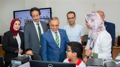 رئيس جامعة طنطا يتفقد معرض مشروعات الذكاء الاصطناعي لطلاب الحاسبات والمعلومات