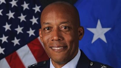 قائد القوات الجوية الأمريكية يلغي برنامج تطوير الطائرة المسيرة الشبحية 