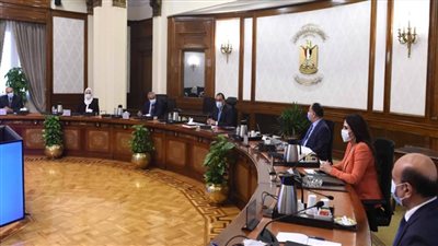 رئيس الوزراء يستعرض مقترحات إعداد حزمة حماية اجتماعية استثنائية تنفيذاً لتوجيهات الرئيس