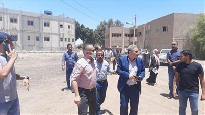 نائب المحافظ يتابع تنفيذ مشروعات حياة كريمة بمركز أبنوب بأسيوط 