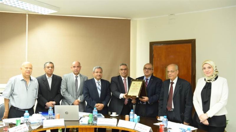 تجارة أسيوط تكرم