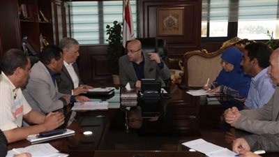 محافظ بني سويف يستجيب لمطلب أهالى القرى لتطوير طريق مدخل غروب الواسطي