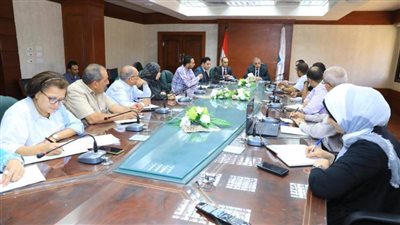 محافظ سوهاج يترأس الاجتماع الأسبوعي لمتابعة موقف توريد الأقماح