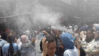 شماريخ وألعاب نارية احتفالًا بانتهاء ماراثون الثانوية العامة بالدقهلية 