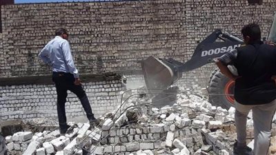 إزالة 7 حالات تعد بالبناء المخالف في 5 مراكز بالمنيا