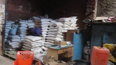 ضبط 5 مصانع عشوائية تنتج أعلافًا حيوانية مجهولة المصدر بالقليوبية 