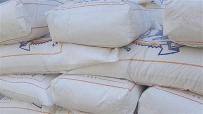 ضبط طن ونصف طن مواد كيماوية مجهولة المصدر بمصنع بالشرقية