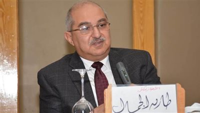 رئيس جامعة أسيوط يشارك في بحث نشر بـ