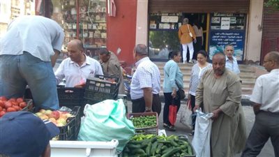 محافظ أسيوط استمرار المنافذ المتنقلة لبيع السلع الزراعية ومنتجات الدواجن واللحوم بأسعار مخفضة