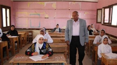 محافظ بني سويف يتابع مع التعليم الاختبارات الإلكترونية لطلاب الضبعة النووية