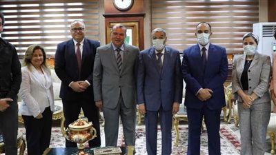 محافظ المنيا يناقش خطوات تنفيذ 4 مشروعات لتحسين الخدمات للمواطنين مع وفد برنامج التنمية المحلية بصعيد مصر 
