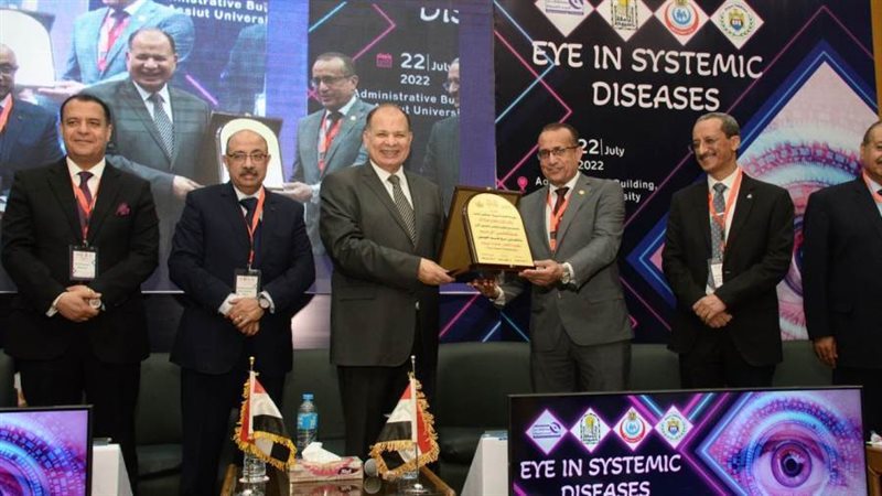 محافظ أسيوط يشهد