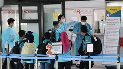 كوريا الجنوبية تلزم القادمين من الخارج بالخضوع لفحص PCR في يوم الدخول اعتبارا من اليوم