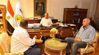 محافظ أسيوط يوجه بمتابعة الحملات على المواقف للاطمئنان على انتظام حركة نقل الركاب بالتعريفة الجديدة