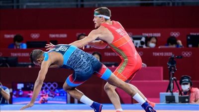 محمد عصام يتأهل لربع نهائي بطولة العالم للمصارعة بإيطاليا