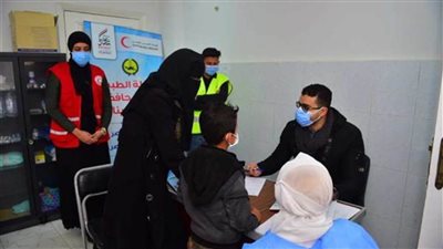 قافلة طبية من الهلال الأحمر للكشف على المواطنين بقرى الشيخ زويد 