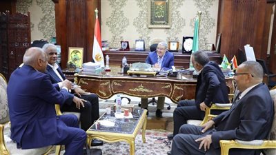 محافظ المنيا يبحث مع مستثمرين إقامة أنشطة صناعية متنوعة بالمنطقة الصناعية