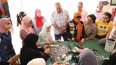 مدير الإدارة التعليمية يشارك فعاليات «مبادرة ريحانة» بمدرسة عزب الشركة الإعدادية