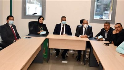 محافظ الفيوم يناقش احتياجات القطاع الطبي ويتفقد سير العمل بعدد من أقسام المستشفى العام
