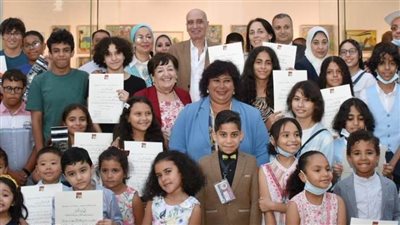 وزيرة الثقافة تسلم جوائز الدورة الثانية لبينالي القاهرة الدولي لفنون الطفل