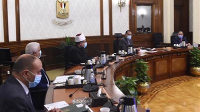 رئيس الوزراء يتابع تطوير آليات إدارة استثمارات المؤسسات الحكومية في سوق الأسهم