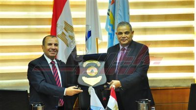 تكريم نائبي رئيس جامعة كفر الشيخ لبلوغهما السن القانونية