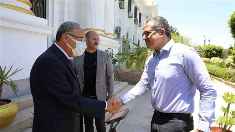 محافظ المنيا يستقبل