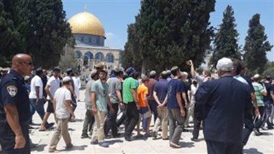 مستوطنون يقتحمون الأقصى بحماية شرطة الاحتلال