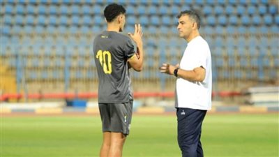 استعدادًا للجونة.. الجمل يعقد جلسة مطولة مع عبد الرحمن مجدي