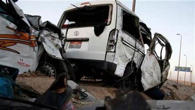 مصرع وإصابة ٣ في تصادم ميكروباص بسيارة على طريق السويس
