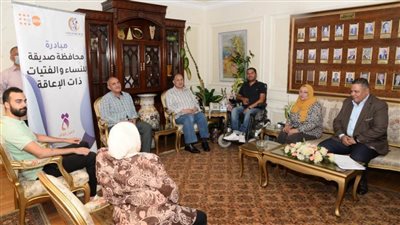 محافظ أسيوط يبحث سبل تفعيل مبادرة 