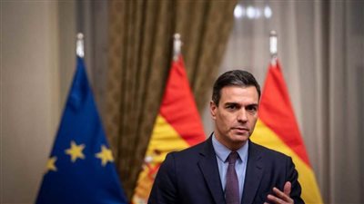 رئيس الوزراء الإسباني يدعو إلى التخلي عن رابطات العنق لتوفير الكهرباء 